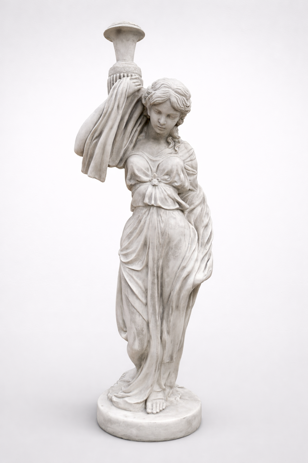 Mona vizhordó női alak 