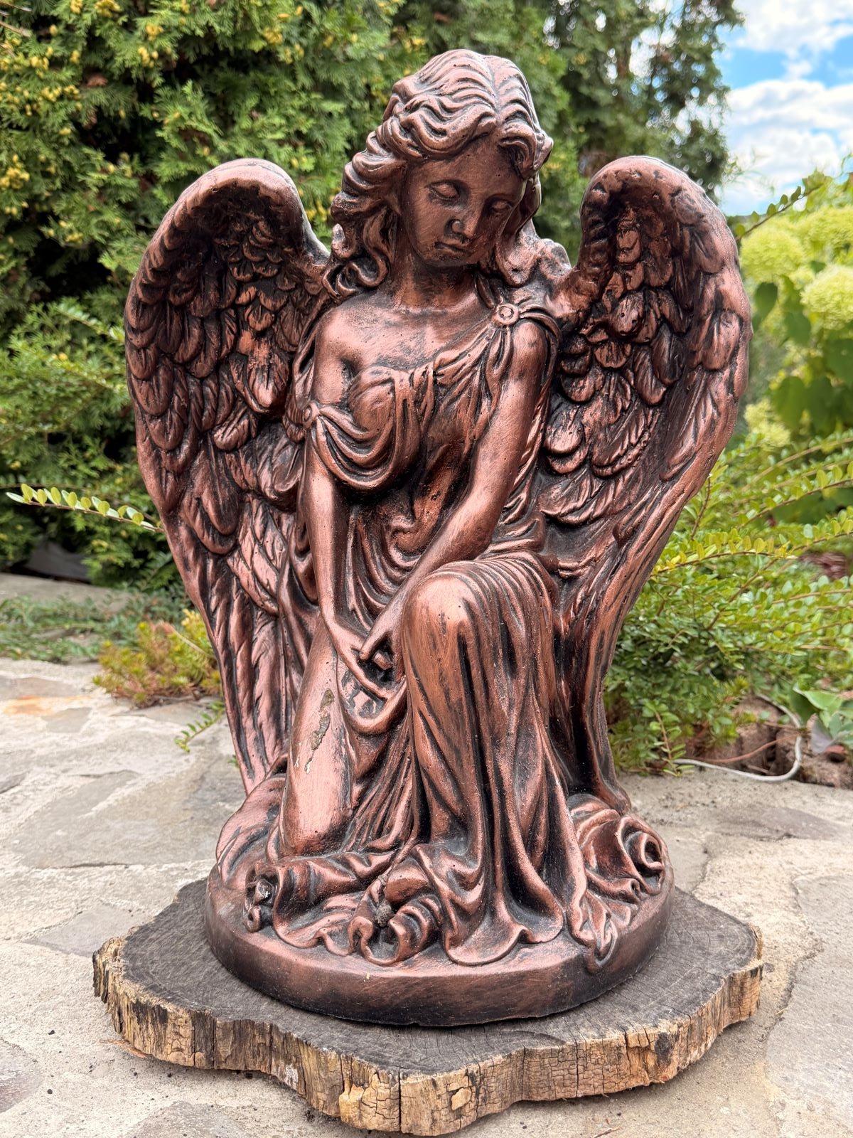 Széles szárnyú angyal bronz 